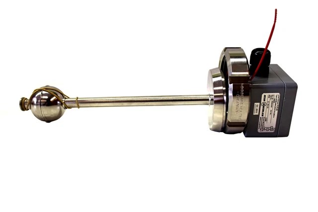 Cảm biến mức KSR Kuebler NMG 125 bản inox lắp trên bồn chứa công nghiệp
