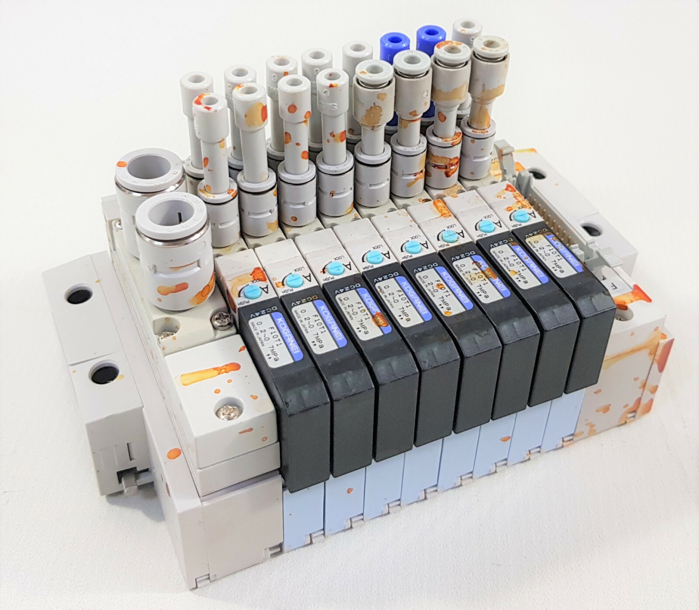 Cụm van điện từ khí nén Koganei F10 Series gắn trên manifold