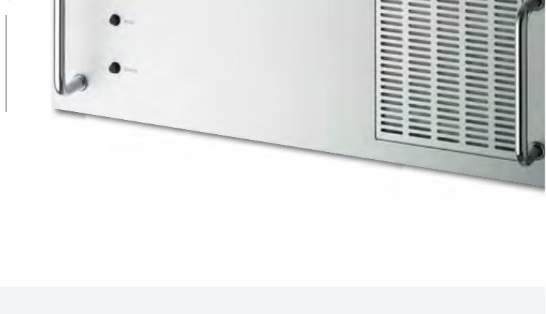 Mặt trước module nguồn Schaefer C/B 5400 với tay nắm và khe tản nhiệt