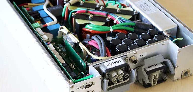 Bên trong module nguồn Schaefer dòng C/B công suất lớn