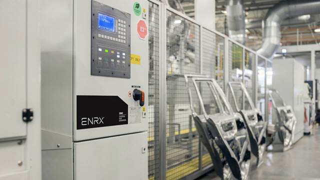 Tủ điều khiển máy gia nhiệt cảm ứng EFD Sinac trên dây chuyền sản xuất ô tô